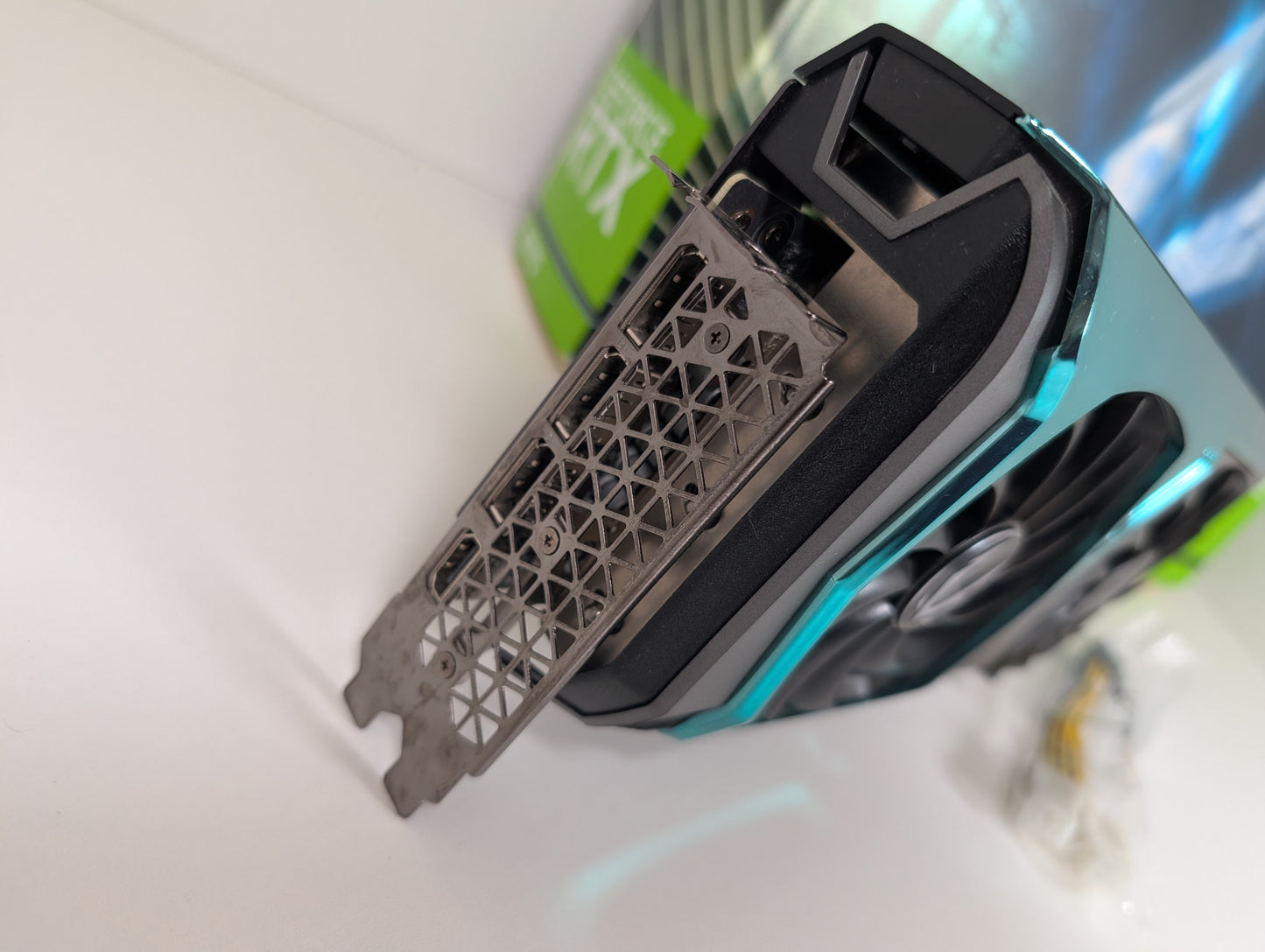 ZOTAC GeForce RTX 3070 AMP Holo 8GB GDDR6 Gaming Grafikkarte RGB