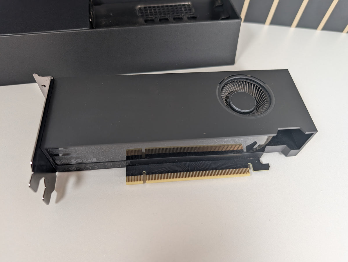 NVIDIA RTX A2000 12GB GDDR6 Workstation & KI Grafikkarte inkl. Zubehör